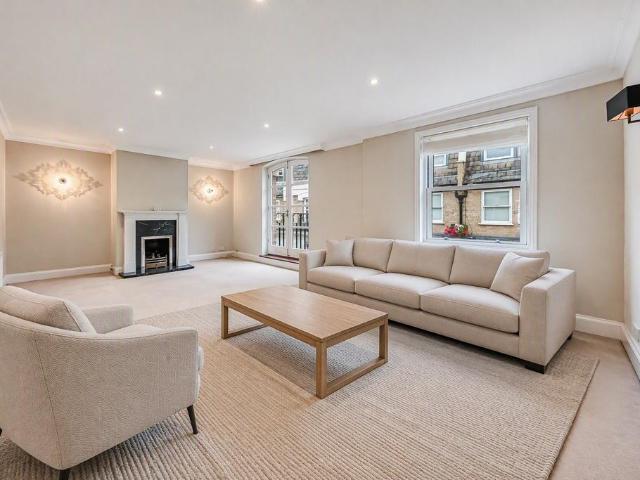 St. Peters Place, London, W9 3 bed mews to rent £5,200 pcm £1,200 pw