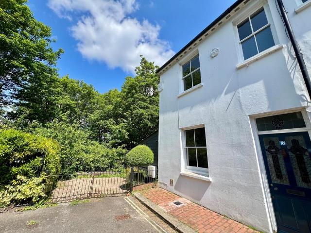 St. Peters Place, Lewes, BN7 3 bed end of terrace house to rent £2,250 pcm £519 pw