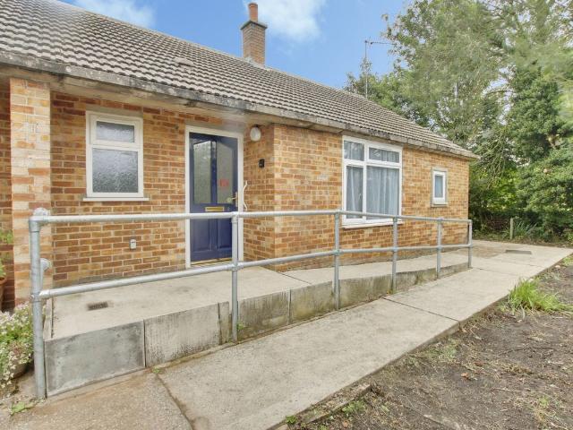 St. Peters Road, Upwell PE14, 2 bed terraced bungalow to rent, £1,000 pcm | PrimeLocation