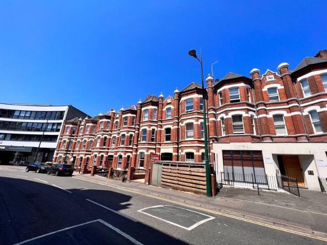 St Peters Road, Bournemouth BH1, 1 bed flat to rent, £895 pcm | PrimeLocation