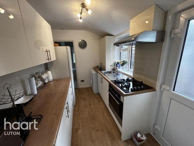 St Peters Road, Luton 2 bed terraced house to rent £1,400 pcm £323 pw