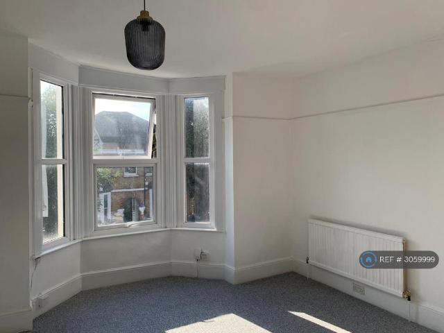 St Peter's Road South Croydon, CR0 1 bed flat to rent £1,250 pcm £288 pw