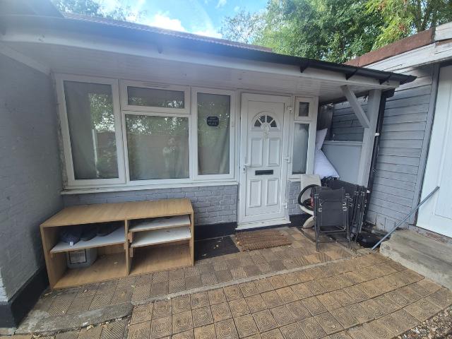 St. Peters Way, Hayes UB3, 2 bed flat to rent, £1,800 pcm | PrimeLocation
