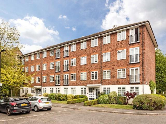 St. Peters Way, London W5 2 bed flat to rent £2,300 pcm £531 pw