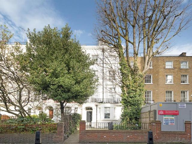 St Petersburgh Pl, London W2 1 bed flat to rent £1,907 pcm £440 pw