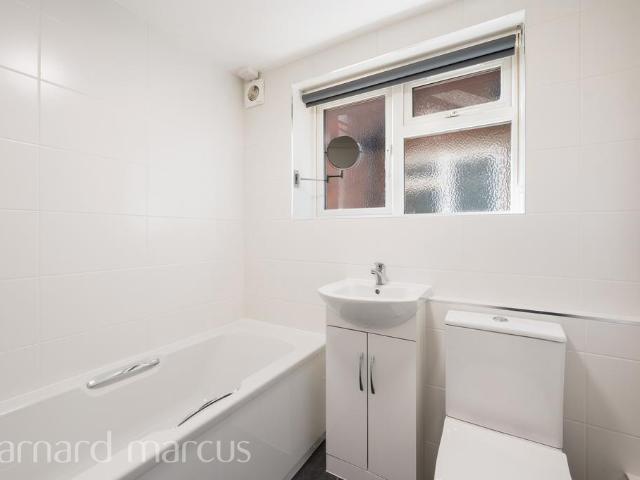 St Philips Avenue, WORCESTER PARK 2 bed maisonette to rent £1,750 pcm £404 pw