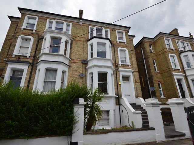 St Phillips Road, Surbiton KT6, 1 bed flat to rent, £1,295 pcm | PrimeLocation