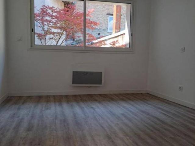 ST PIERRE DE BOEUF 3 PLACE DE LA MAIRIE APT T3