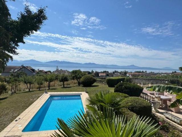ST PREX Maison de charme avec piscine et vue sur le lac à louer à St Prex
