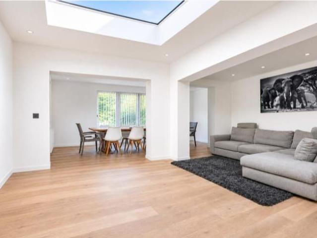 ST rental 1 year: Furnished 3 bedroom house with garden