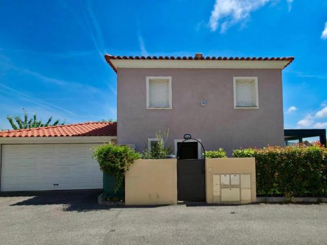 ST ROMAN, NICE OUEST – Maison individuelle 4P avec jardin, double garage et piscine dans la résidence
