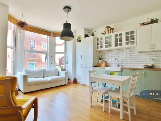 St. Ronans Road, Southsea, PO4 2 bed flat to rent £1,200 pcm £277 pw