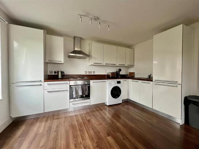 St Simons Road, Southsea 2 bed apartment to rent £1,200 pcm £277 pw