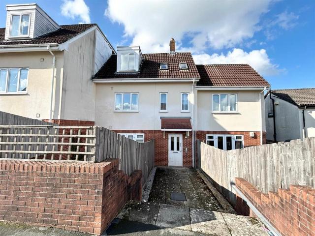 St Silas Court, Stockwood, Bristol 2 bed flat to rent £1,250 pcm £288 pw