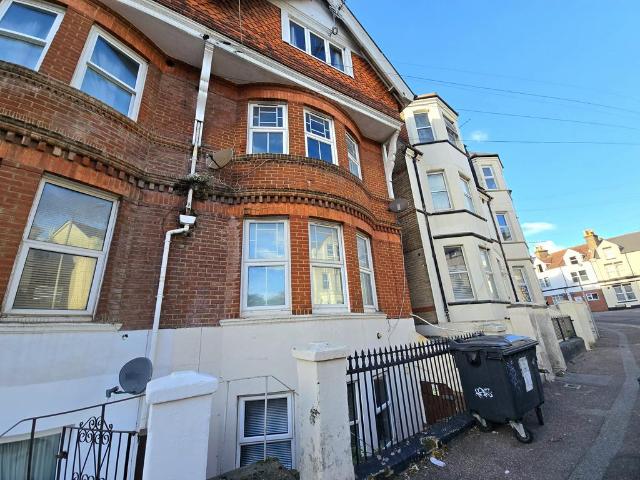 St. Swithuns Road, Bournemouth BH1 Studio to rent £460 pcm £106 pw