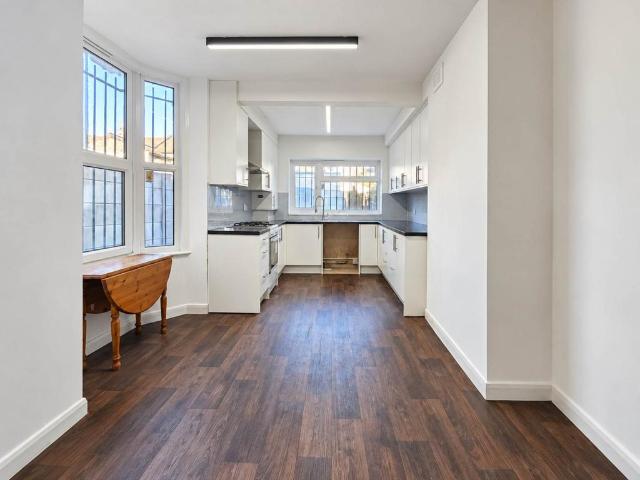 St Stephen Road, East Ham, E6 3 bed terraced house to rent £2,800 pcm £646 pw