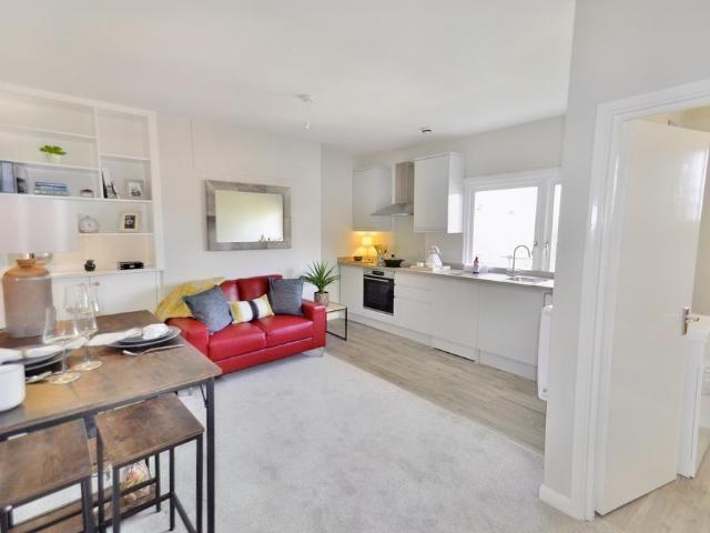 St. Stephens Avenue, London W12 1 bed apartment to rent £1,850 pcm £427 pw