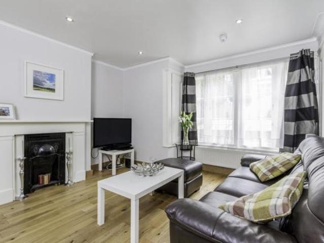 St. Stephens Avenue, Shepherds Bush. 1 bed flat to rent £1,900 pcm £438 pw