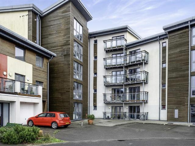 St Stephens Court, SWANSEA, SA1 2 bed flat to rent £2,200 pcm £508 pw