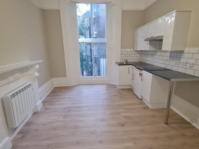 St Stephens Crescent, London W2 House share to rent £1,200 pcm £277 pw