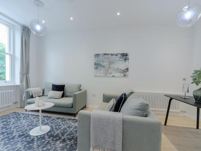 St Stephens Gardens, Notting Hill, W2 2 bed apartment to rent £3,685 pcm £850 pw