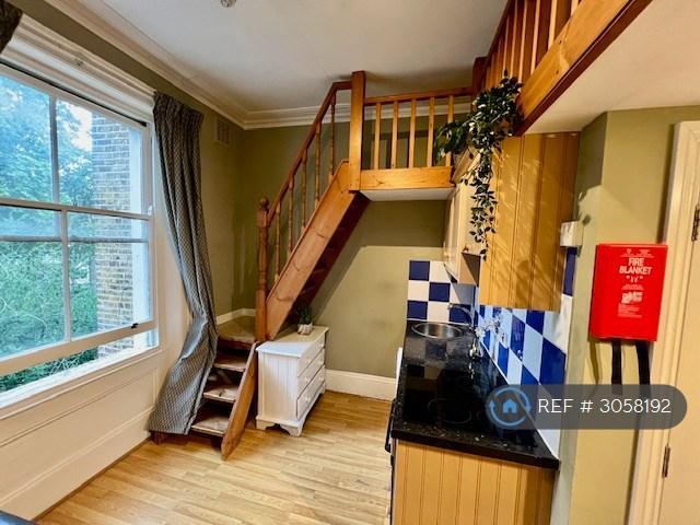 St. Stephens Gardens, London, W2 Studio to rent £1,400 pcm £323 pw