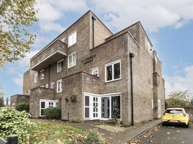 St. Stephen's Gardens, London SW15 1 bed flat to rent £1,900 pcm £438 pw