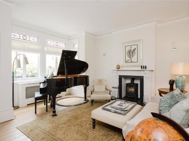 St Stephens Gardens, Twickenham, TW1 6 bed house to rent £8,500 pcm £1,962 pw