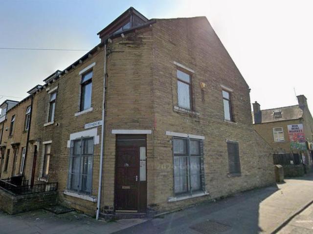 St. Stephens Road, Bradford, West. 4 bed terraced house to rent £850 pcm £196 pw