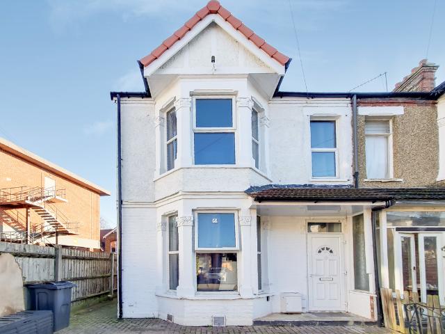 St. Stephens Road, West Drayton UB7, Studio to rent, £900 pcm | PrimeLocation