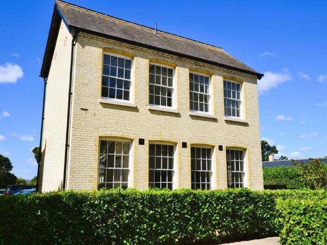 Stotfold, Hertfordshire 2 bed cottage to rent £1,575 pcm £363 pw