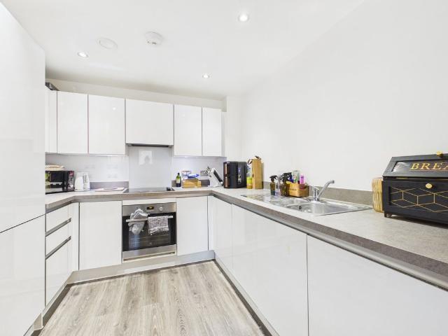Stour House, 6 Kidwells Close, Maidenhead, Berkshire SL6, 1 bed flat to rent, £1,300 pcm | PrimeLocation