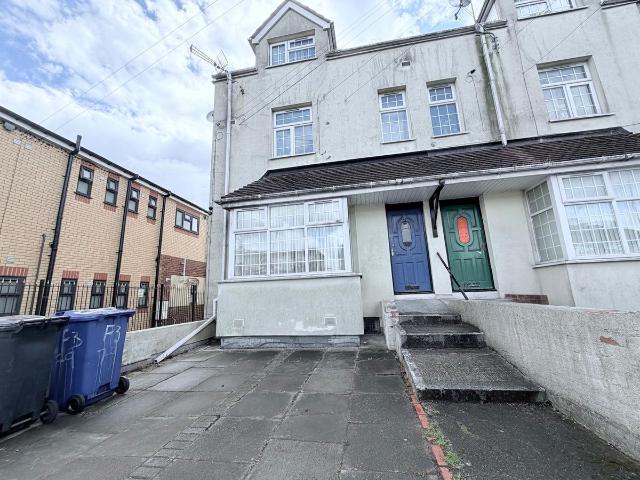 Stourbridge Road, Dudley DY1, 2 bed flat to rent, £725 pcm | PrimeLocation