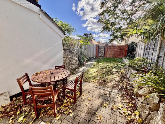 Stourcliffe Avenue, Bournemouth, BH6 1 bed flat to rent £1,250 pcm £288 pw