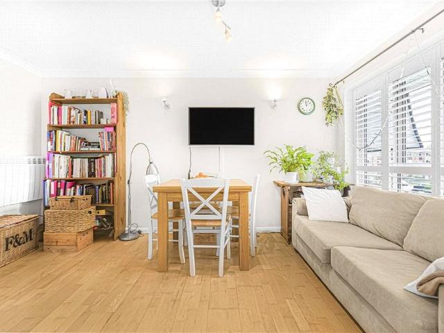 Stourton Avenue, Feltham, TW13 6LD
