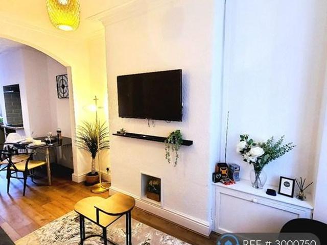 Stovell Road, Moston, Manchester, M40 2 bed terraced house to rent £1,299 pcm £300 pw