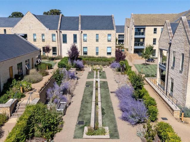 Stow On The Wold, Gloucestershire GL54, 2 bed flat to rent, £3,300 pcm | PrimeLocation