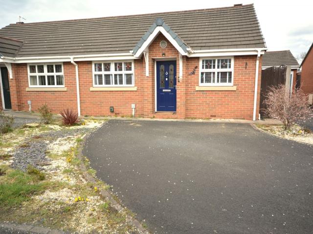 Stowe Gardens, Leigh WN7, 2 bed bungalow to rent, £1,150 pcm | PrimeLocation