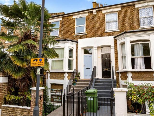 Stowe Road London W12 1 bed flat to rent £2,375 pcm £548 pw