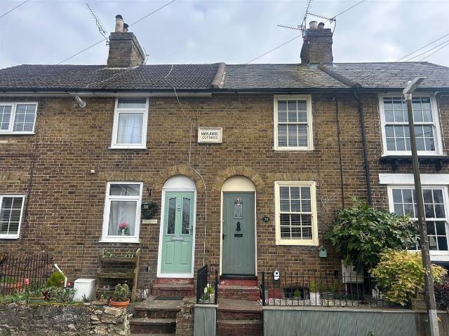 Stockett Lane, Coxheath ME17, 2 bed cottage to rent, £1,500 pcm | PrimeLocation