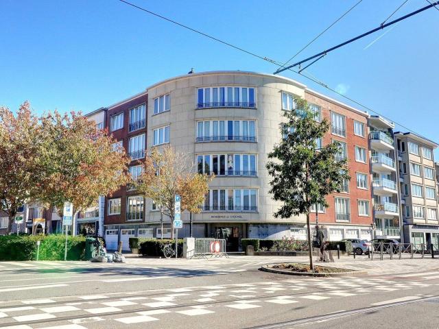 Stockel, near Dumonplein and metro station, 2rooms, terrace