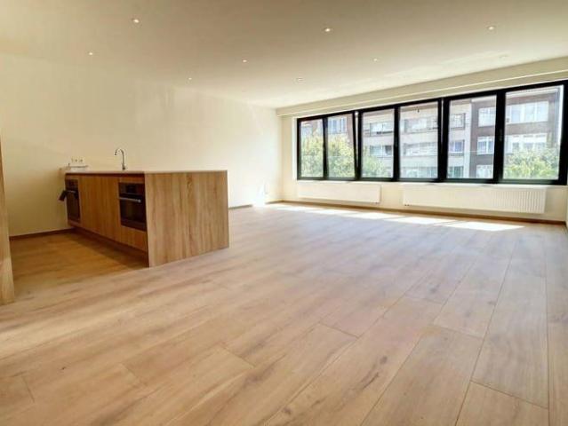 Stockel new 2 bedroom apartment with balcony, bathroom