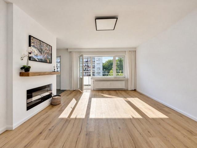 Stockel Beautiful 2 bed apt renovated in 2023 with terrace