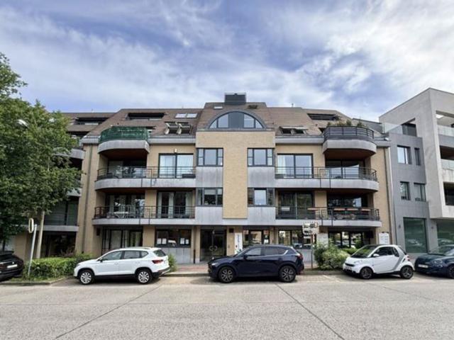 Stockel Beautiful 3 bed. apt. with terrace and parking