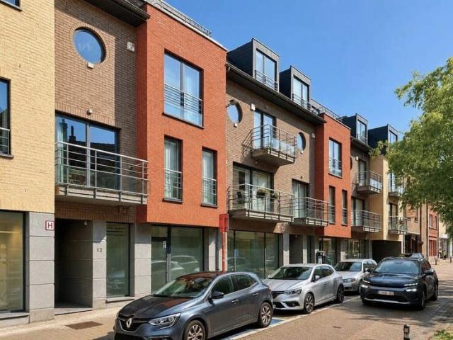 Stockel: bright 2 bedroom apartment parking