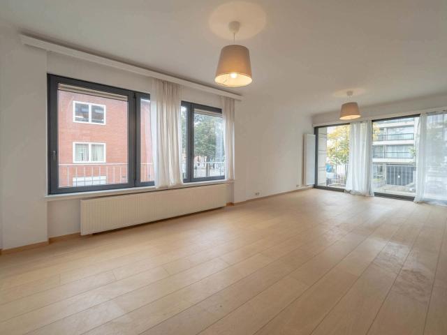 STOCKEL: Renovated apartment just 100 m from Place Dumon !