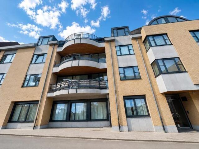 Stockel 2 bedroom apartment with terrace and garage