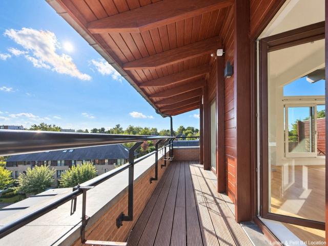Stockel – 2BR penthouse with terraces and parking