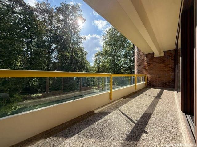 Stockel – 3 bedroom apartment with terrace and parking