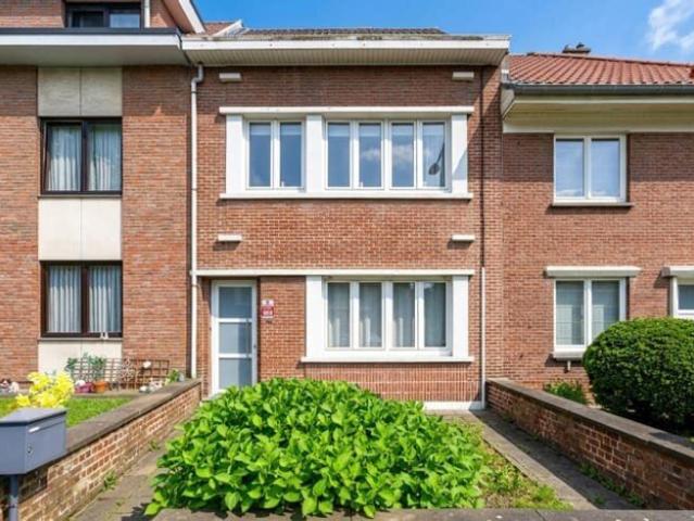 Stockel – 3 bedroom house with garage and outdoor space